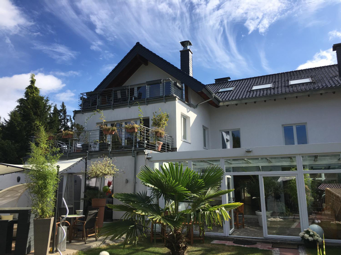 Stadtvilla Intzeplatz - Apartment Rugen, Remscheid