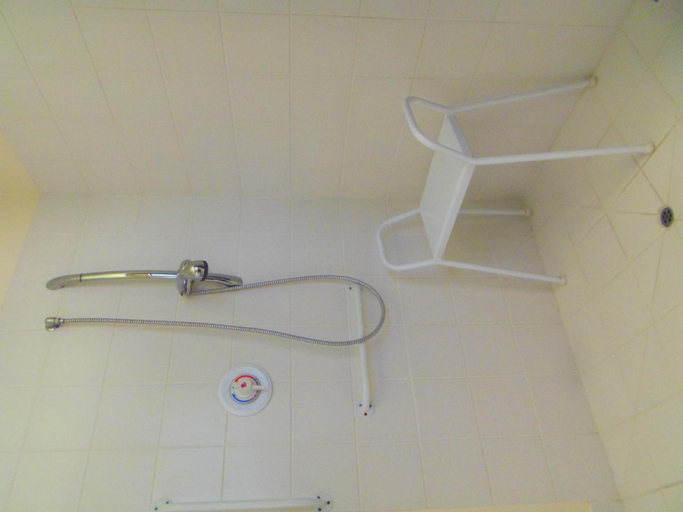 Bathroom 2, Kapiti Lindale Motel & Conference Centre, Kapiti Coast