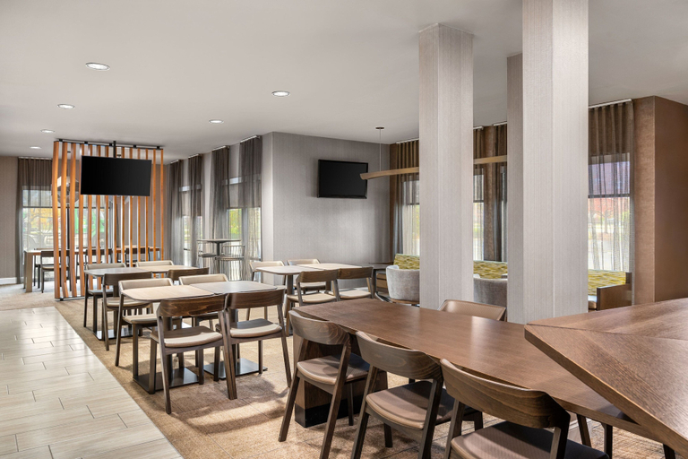 Food & Drinks 5, Springhill Suites By Marriott Bolingbrook, Will
