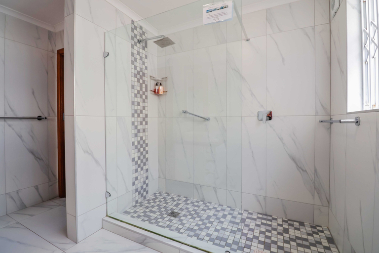 Bathroom 4, Belle Vue Ridge, Eden