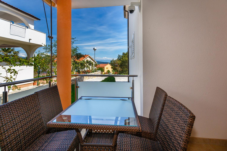Others 5, apartments VLADO, Krk
