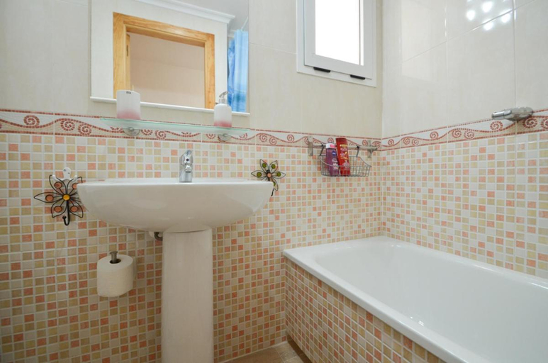 Bathroom 2, Schone Wohnung mit Pool , Wi-Fi und privat Garage, Alicante