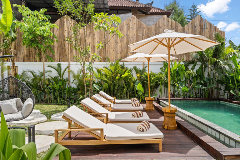 Swimming Pool 13