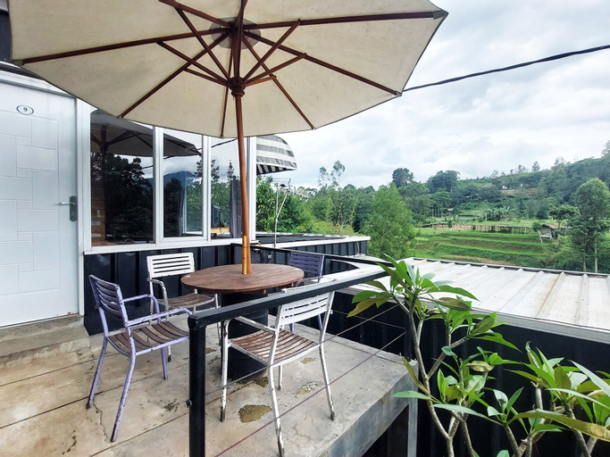 Exterior & Views 28