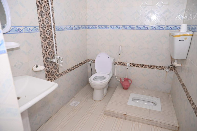 Bathroom 5, Hotel Serina Inn Sukkur, Sukkur