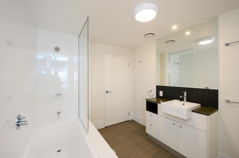 Bathroom 4, Curtis Central Apartments, Gladstone
