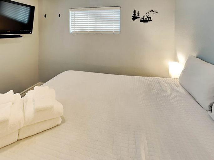 Bedroom 3, The Misty Mountain Retreat, Lincoln