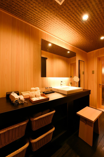 Others 5, Rinn Premium Hiun I, Kyoto