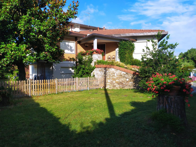 Others 2, B&B Tra Mare e Marmo, Massa Carrara