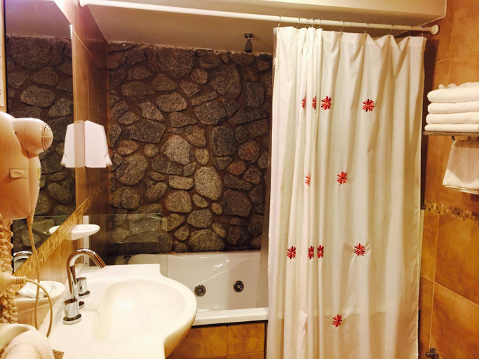 Bathroom 18