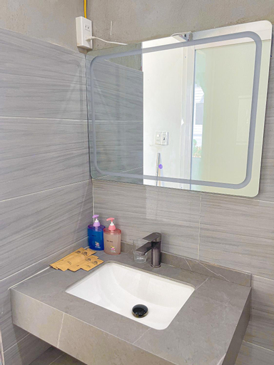 Bathroom 16