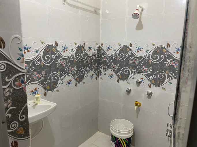 Bathroom, Shubham guest house, Muzaffarpur