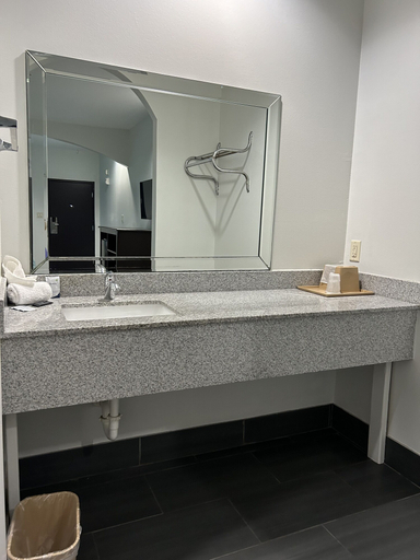 Bathroom 4, Regency Inn and Suites, Houston