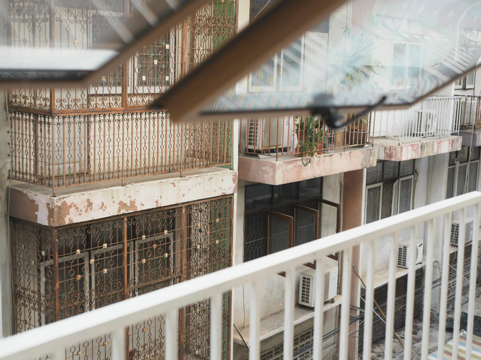 Others 3, Krung Tone Hostel, Khlong San