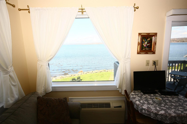 Bedroom 2, Come From Away B&B Inn, Digby