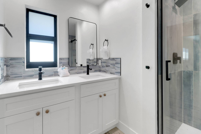 Bathroom 4, 5143 SW 3rd Ave, Lee