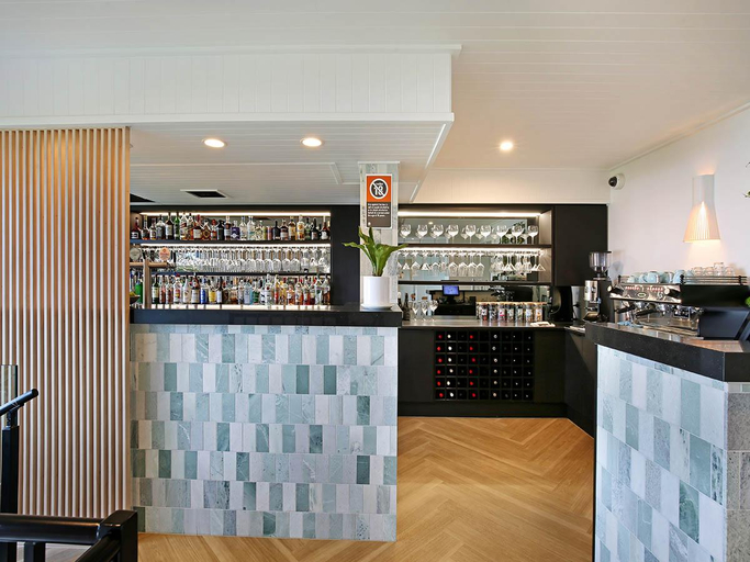 Food & Drinks 5, Boat Harbour Motel, Wollongong - Inner