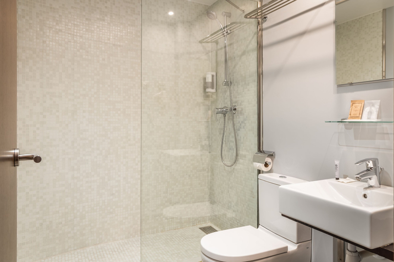 Bathroom 4, Hotel Madanis Liceo, Barcelona