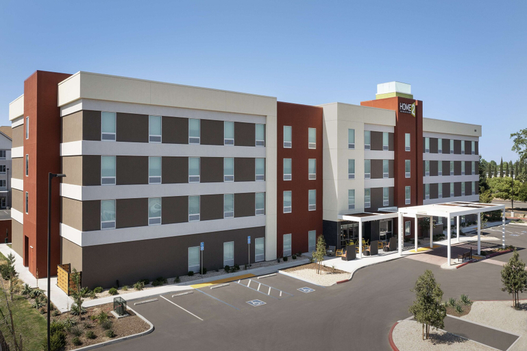 Exterior & Views