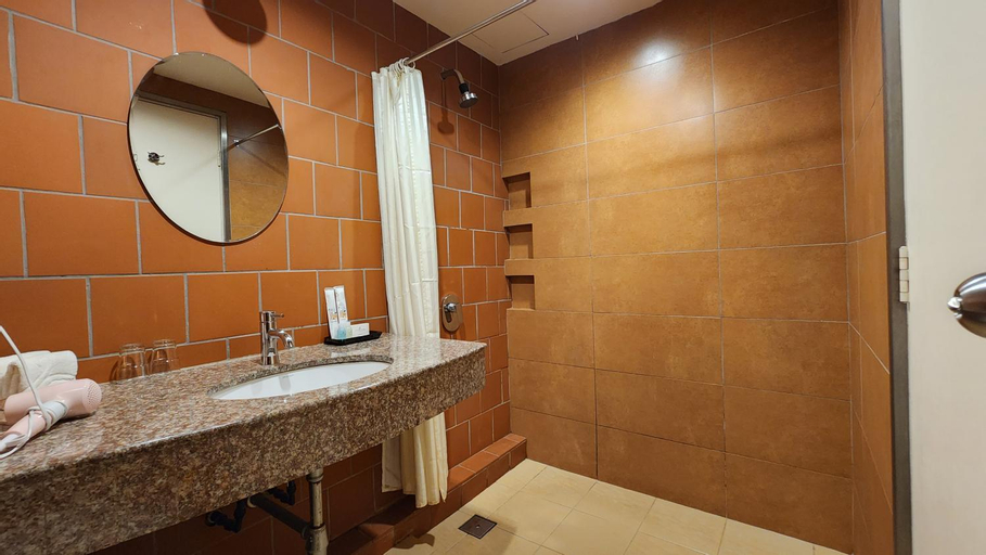 Bathroom 27