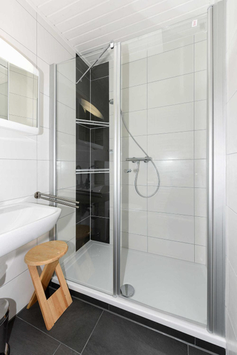 Bathroom 2, Ferienhaeuser Strandburgen, Wittmund