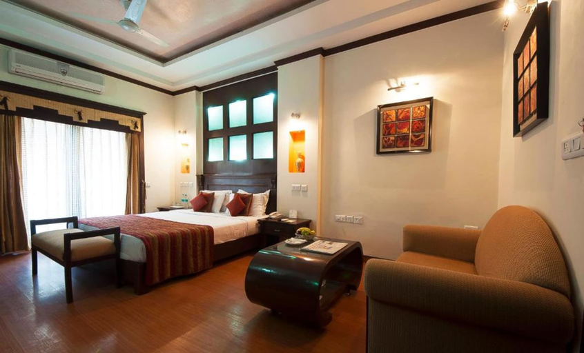 Bedroom 3, Siris 18, Delhi