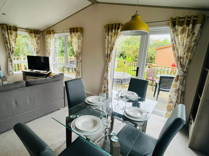Others 3, Springwell Lodge With Hot Tub, North Yorkshire