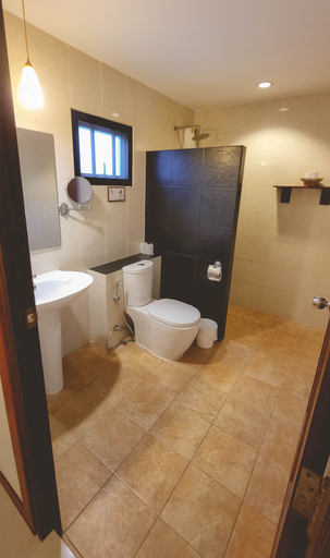 Bathroom 4, Golden Bay Cottage, Ko Lanta