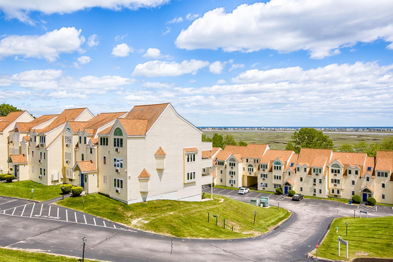 Exterior & Views