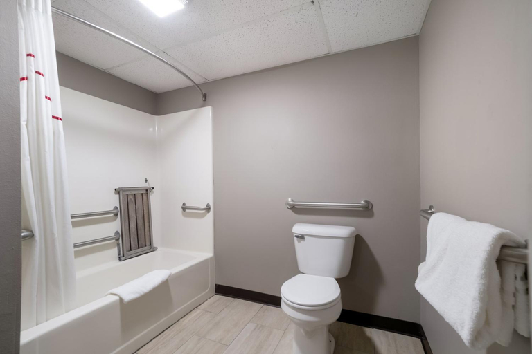 Bathroom 4, Super 8 by Wyndham Marston, New Madrid