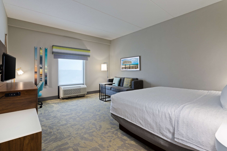Bedroom 3, Hampton Inn Jacksonville-I-295 East/Baymeadows, Duval