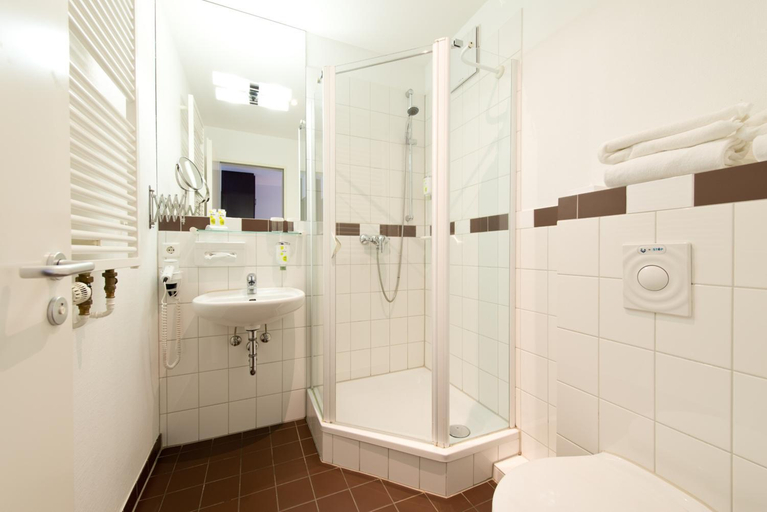 Bathroom 4, ACHAT Hotel Buchholz Hamburg, Harburg