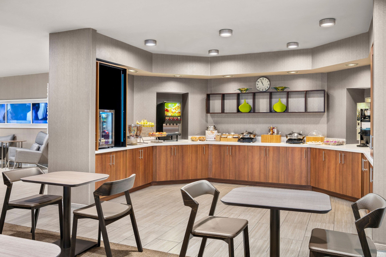 Food & Drinks 5, Springhill Suites By Marriott Bolingbrook, Will
