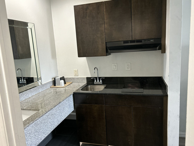Others 5, Regency Inn and Suites, Houston
