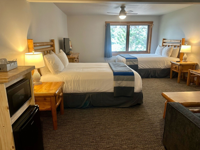 Bedroom 2, Manhattan Beach Lodge, Crow Wing
