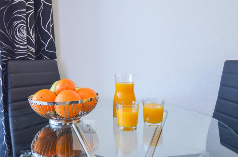 Food & Drinks, Schone Wohnung mit Pool , Wi-Fi und privat Garage, Alicante