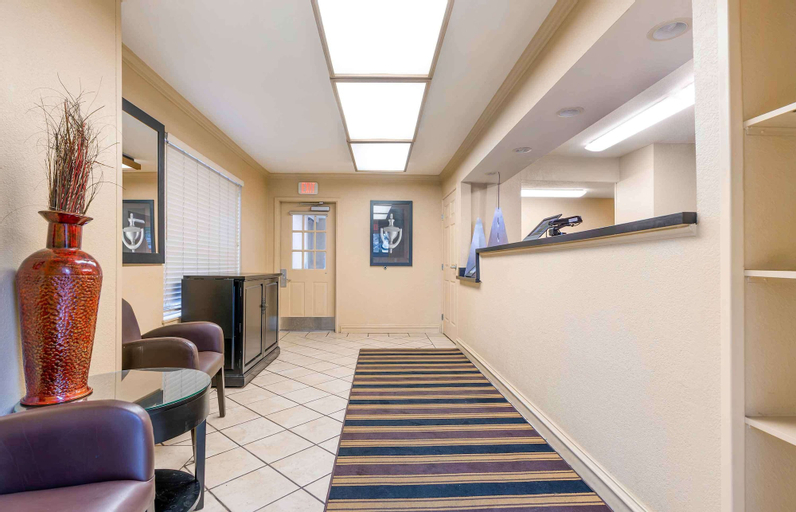 Public Area 2, Extended Stay America Suites Portland Tigard, Washington