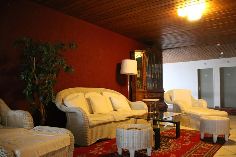 Others 2, Minster Hotel, Schwyz
