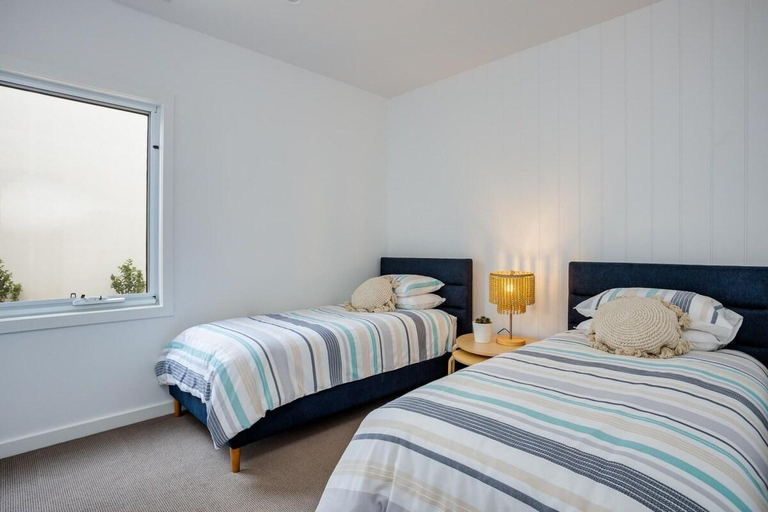 Bedroom 2, Molly's Beach House, Blairgowrie, Melbourne