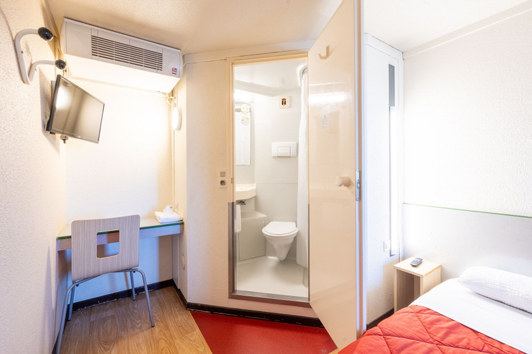 Bedroom 3, Premiere Classe Angers Ouest - Beaucouzé, Maine-et-Loire