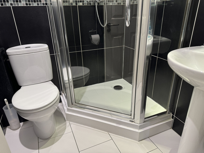 Bathroom 3, The Pilot Boat Inn, Isle of Wight