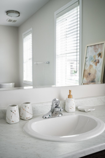 Bathroom 3, GLOBALSTAY. Modern 3 Bedroom House in Brampton , Peel