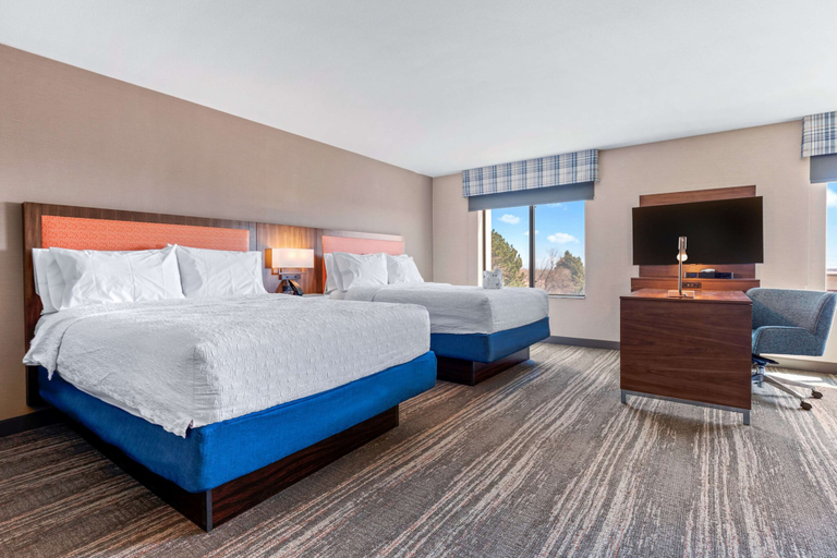 Bedroom 3, Hampton Inn & Suites Greeley, Weld