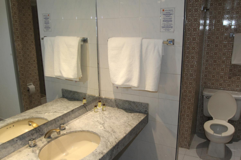 Bathroom 4, Universo, Guadalajara