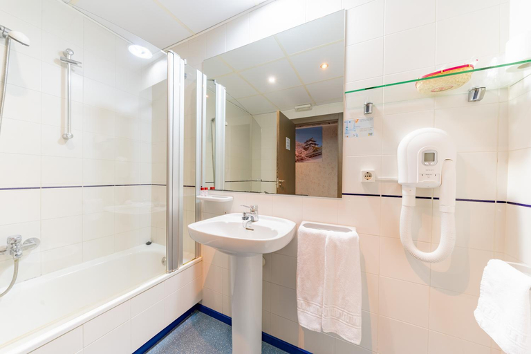 Bathroom 2, Hotel Monreal Jumilla, Murcia