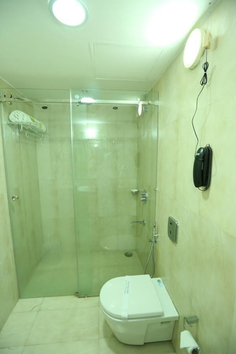 Bathroom 5, PATTOM ROYAL HOTEL, Thiruvananthapuram