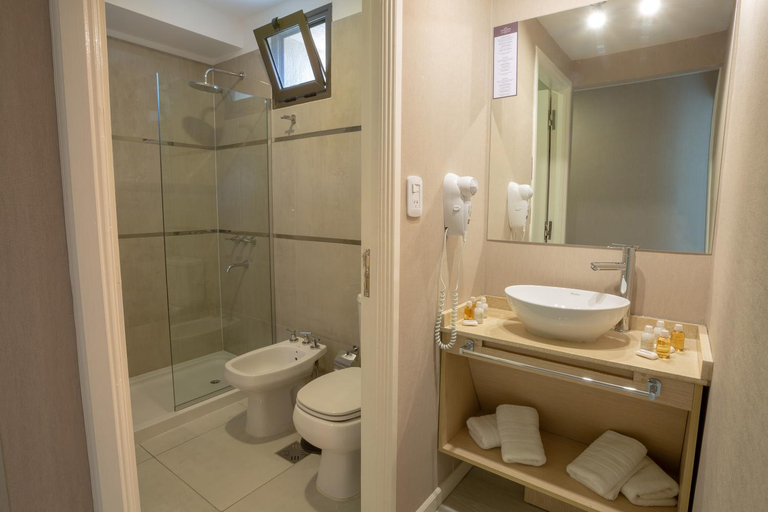 Bathroom 3, Fuente Mayor Hotel Centro, Capital