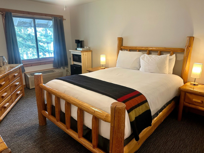 Bedroom 2, Manhattan Beach Lodge, Crow Wing