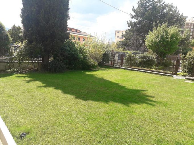Others 3, Maison Lavande, L'Aquila