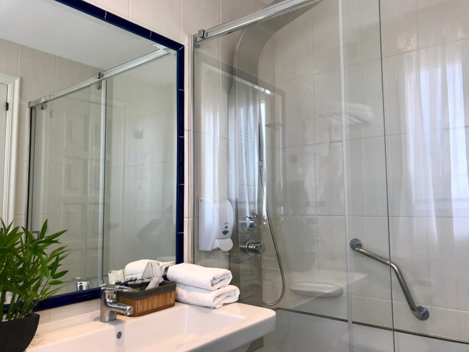 Bathroom, Nuevo Vichona, Pontevedra